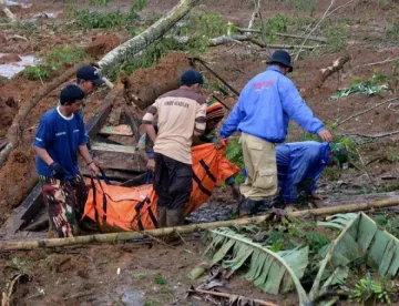 Свлачищата в Индонезия взеха десетки жертви