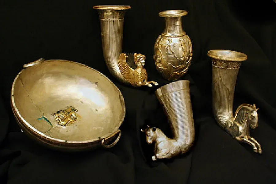 Борово със съкровище за Коледа