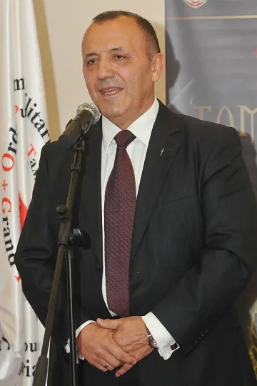 Рицари правят фонд за надарени деца