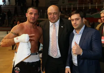 Спас Генов бие пред Кобрата