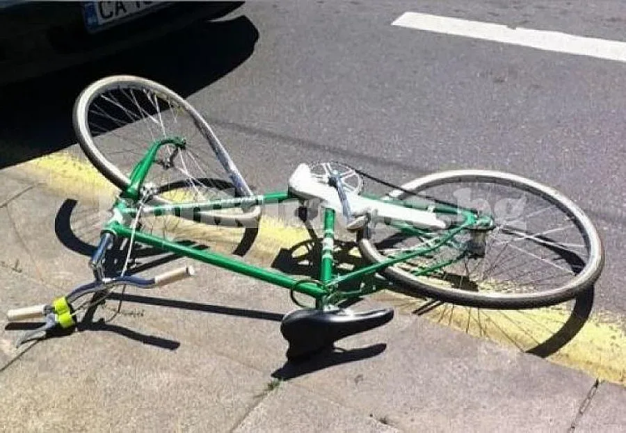 Велосипедист се потроши при сблъсък с колега