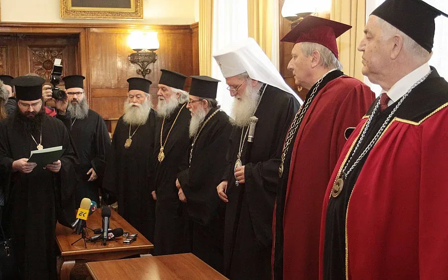 Академици и владици ще бранят духовността