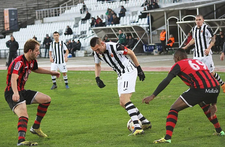 Камбуров и Бонев избягаха от "Лаута"