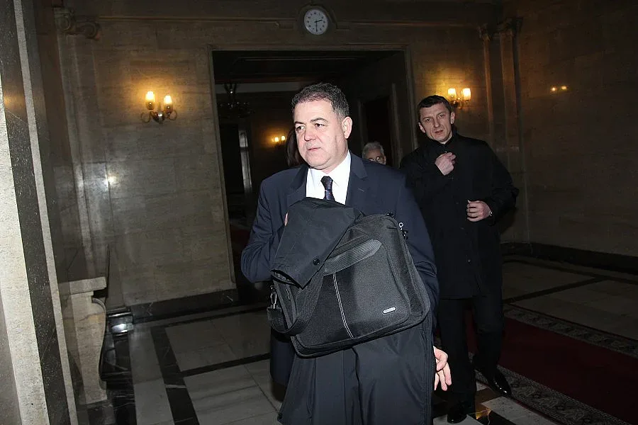 Военните на преговори с партиите за още 77 млн. лв.