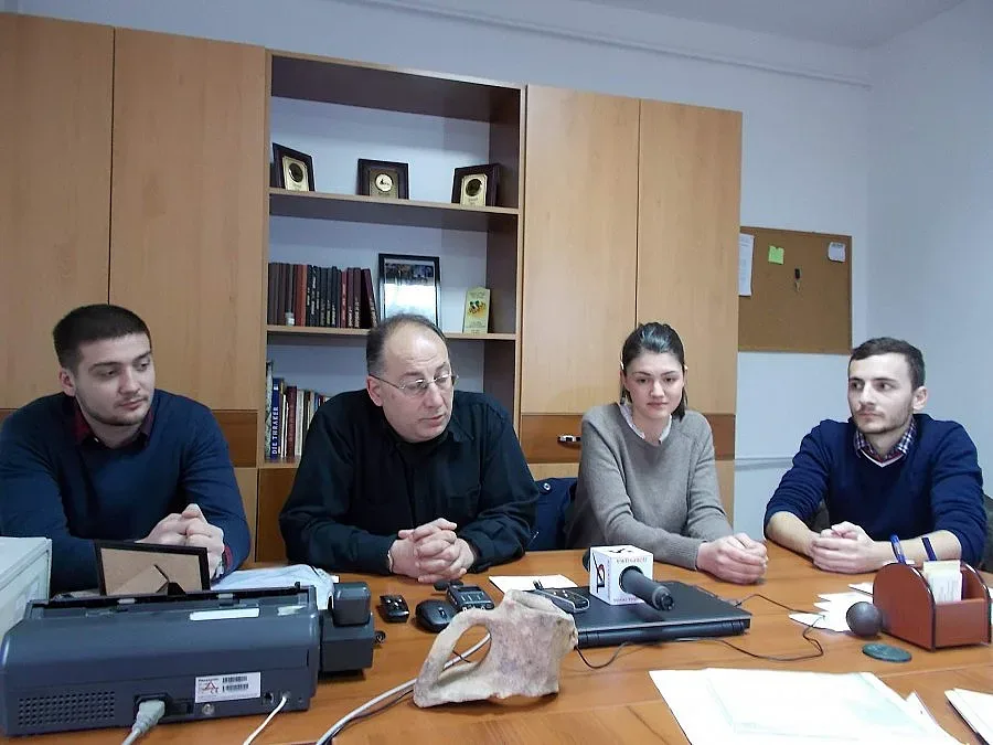 Студенти правят историята любим предмет на ученици