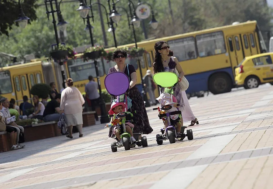 Варненци скочиха срещу промените в осигуряването за майчинство