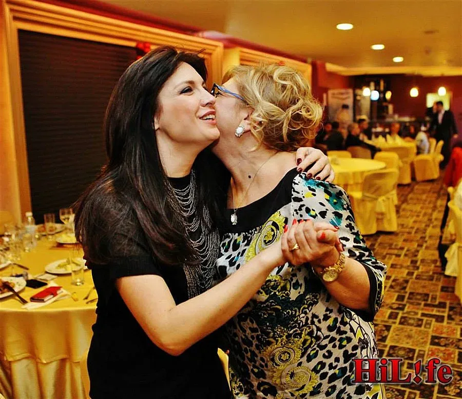 Калканджиева продаде целувка