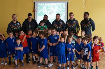 Хлапета от забавачка посрещат с възгласи беройци