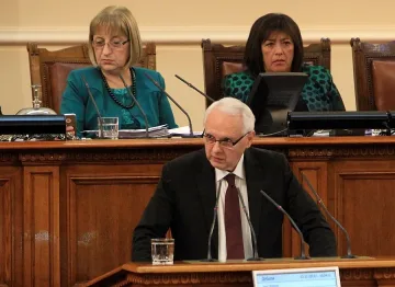 Изключиха Велизар Енчев от парламентарните комисии