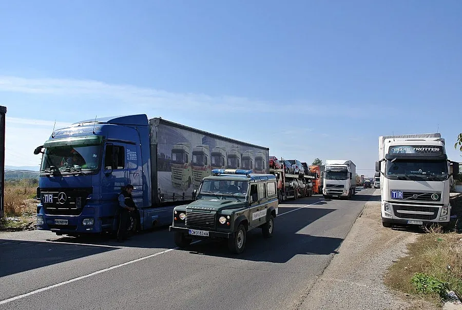 НСИ: Намалява вносът и износът ни за страни извън ЕС