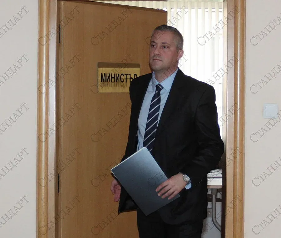 Лукарски разпореди проверки на интернет търговията по празниците