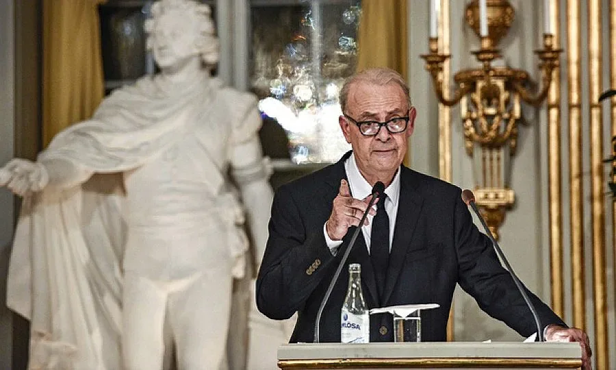 Нобелистът Модиано: Фейсбук изяжда литературата