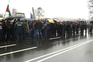 Авджии блокираха за кратко пътя за Маказа срещу разделянето на ловен район