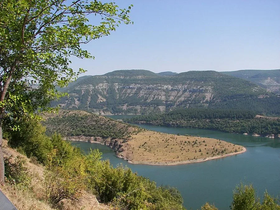 В 2.00 часа започва контролирано изпускане на яз. „Кърджали”