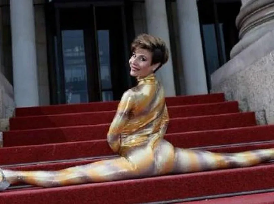 Жената змия от Бургас завладя Германия