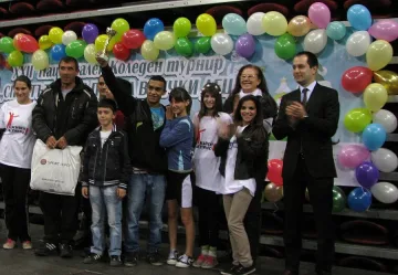 Мега коледен празник за децата сираци в "Арена Армеец"