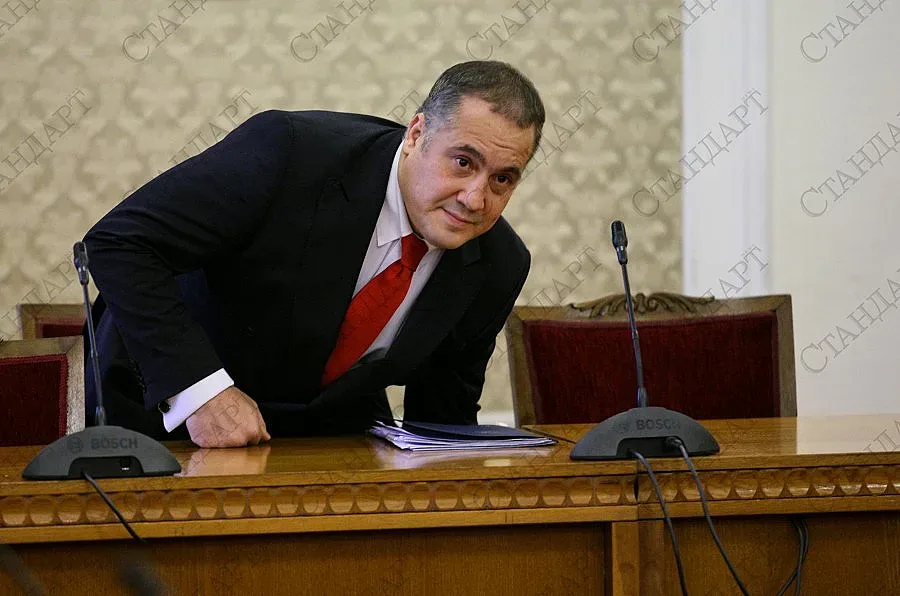 Слави Бинев може да сдаде поста в комисията по култура и медии