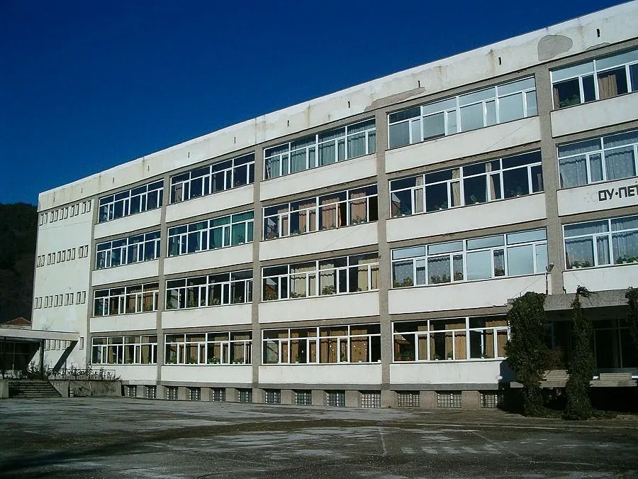 Търсят средства за обновление на училището в Чипровци