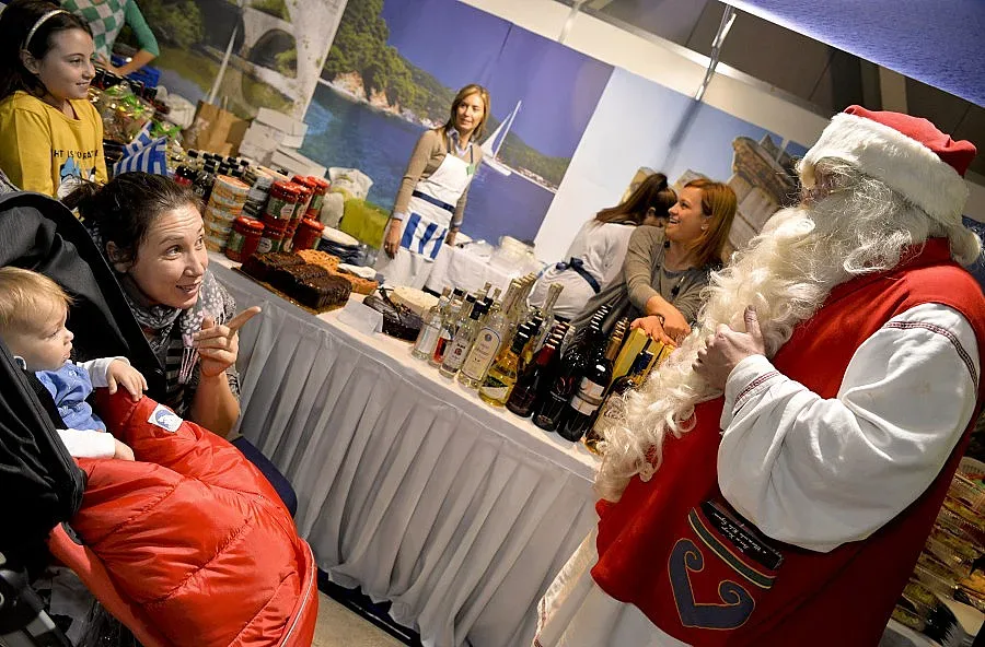 Дипломати зад щанда