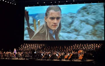 "Властелинът" триумфира в Арената 