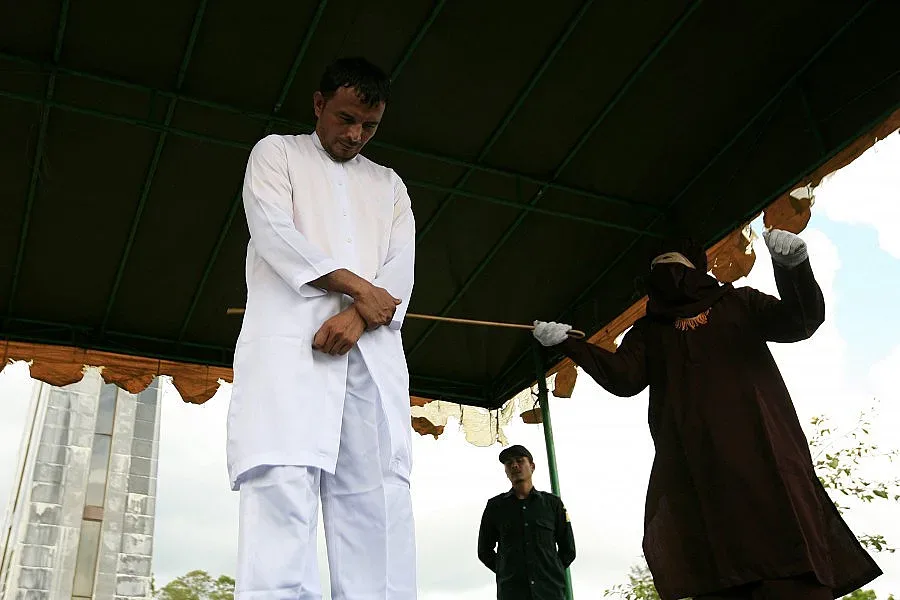 Британки в жестока женска полиция на ИД