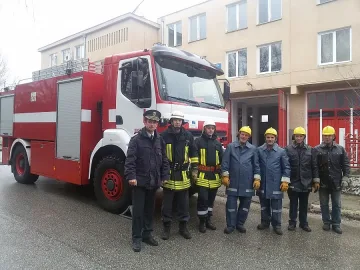 Пожарникари и доброволци от Крумовград се справиха съвместно с аварийна ситуация