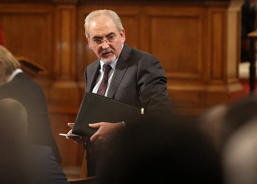 Местан: Не поставяйте на една плоскост Бинев и Исмаилов