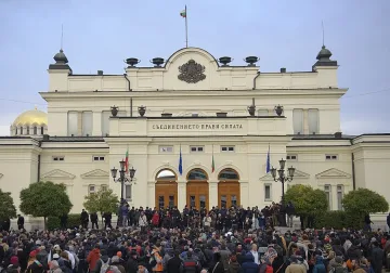 И художниците скочиха срещи Слави Бинев