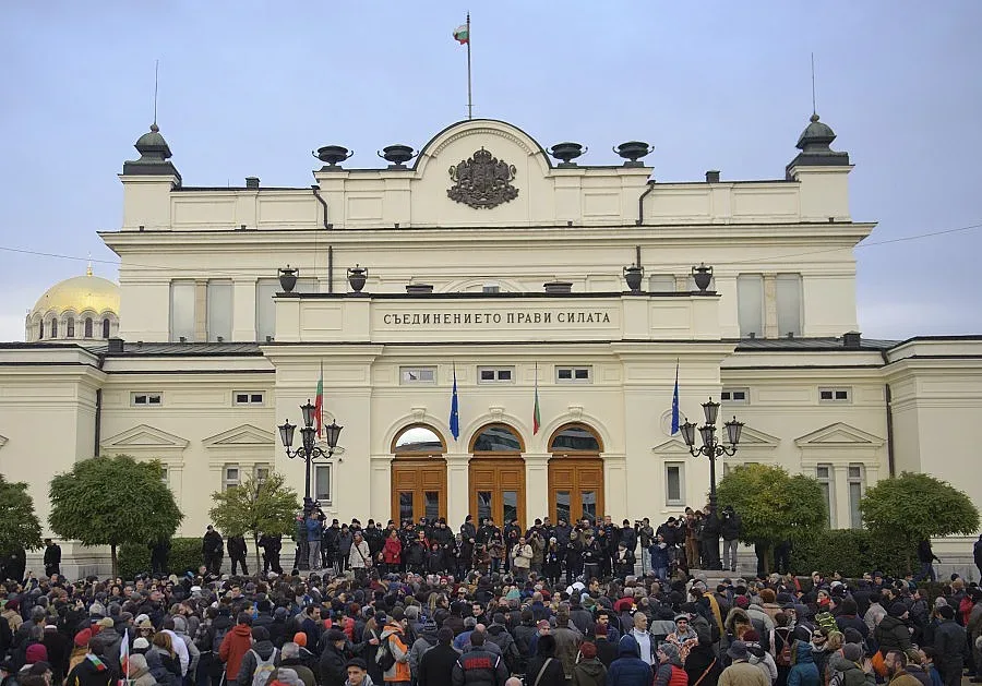 И художниците скочиха срещи Слави Бинев