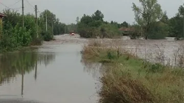 Река Сазлия скъса дига, може да залее подстанция Гълъбово