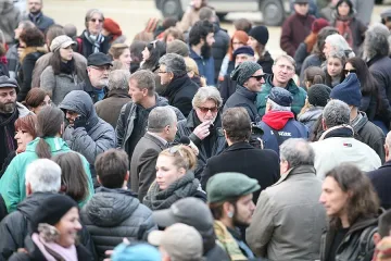 "Кристал" срещу "Биад"