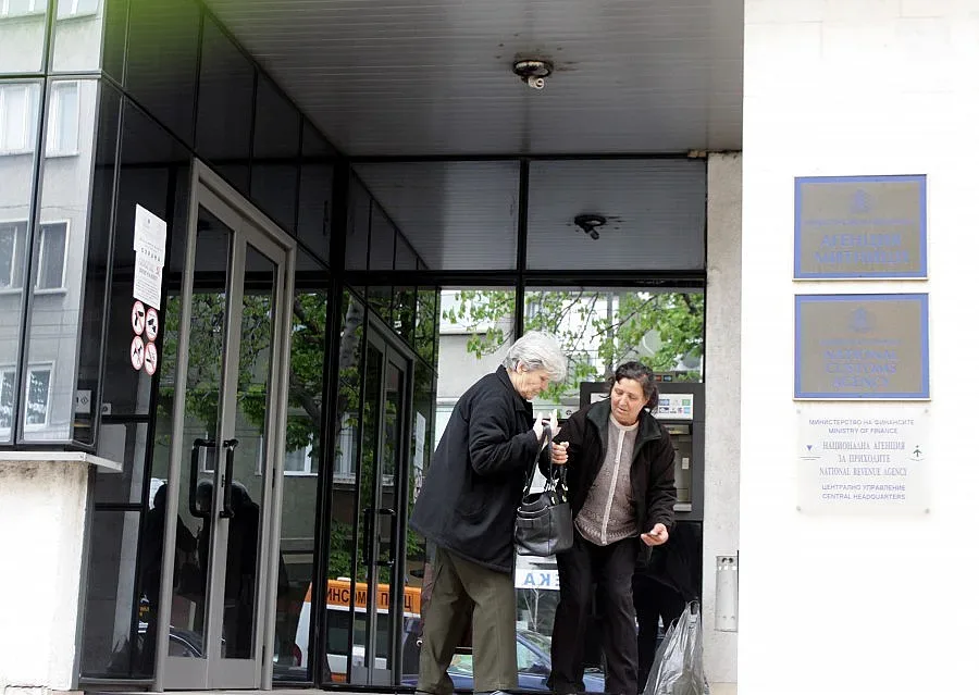 Избираме богата Коледа или чисти сметки с НАП