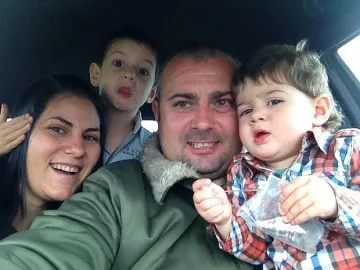 Възкреси доброто: Мама да оздравее, молят Дядо Коледа две момченца