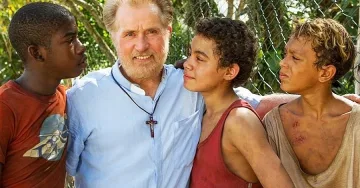 Мартин Шийн спасява бедняци в Рио