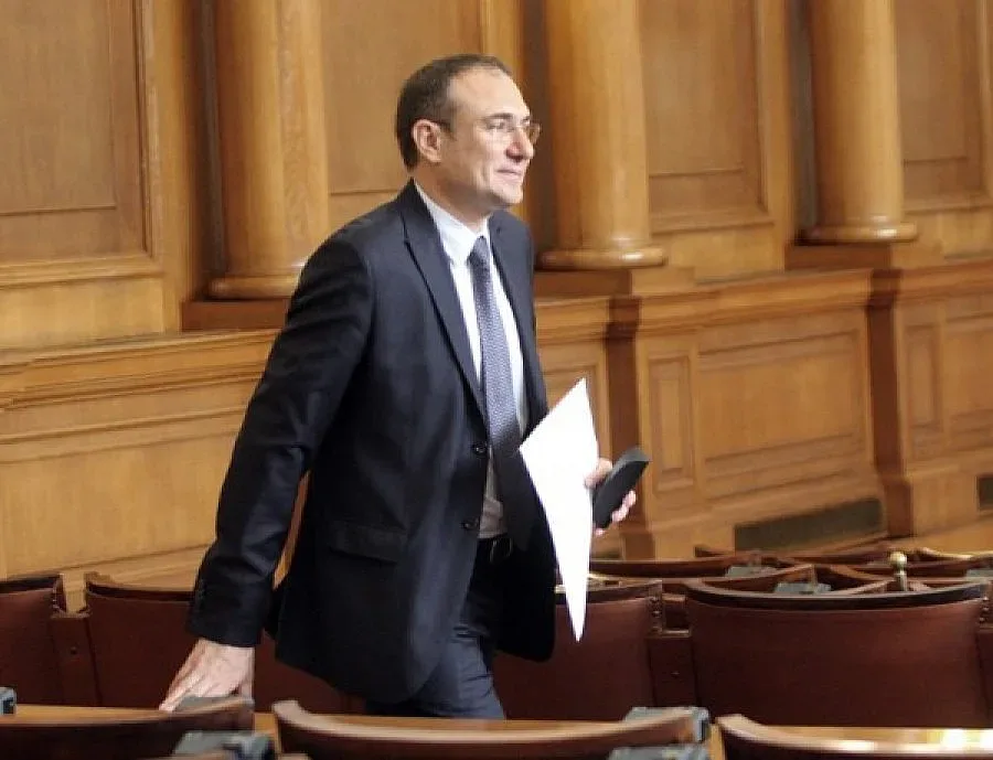 Борислав Гуцанов: Президентът Плевнелиев да подава оставка