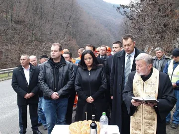 Министър Павлова откри ремонтирания път за Банско