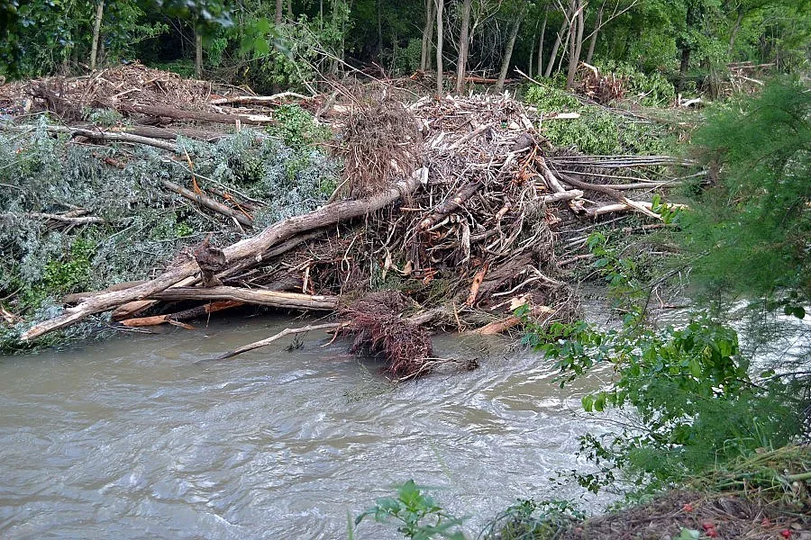 Под вода са пътища, къщи и дворове в Старозагорско