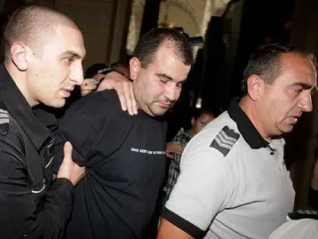 9 г. затвор за таксиметровия шофьор, врязал се в спирка на "Цариградско шосе"