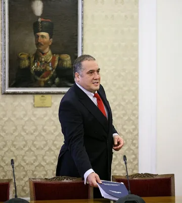 Протестиращите се разминаха с Бинев