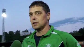 Вратар скочи на Хубчев, изгониха го