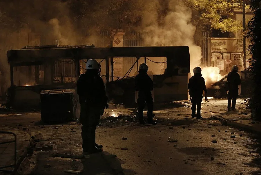 Безредици в Атина след протестно шествие