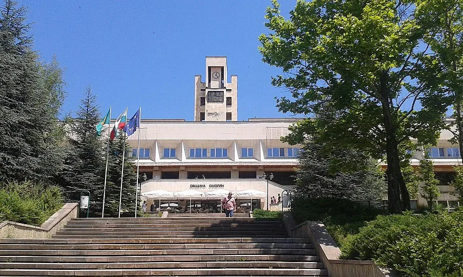 Посегнаха на болни деца и инвалиди в Смолян