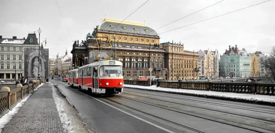 Лед спря трамваите на Прага за пръв път