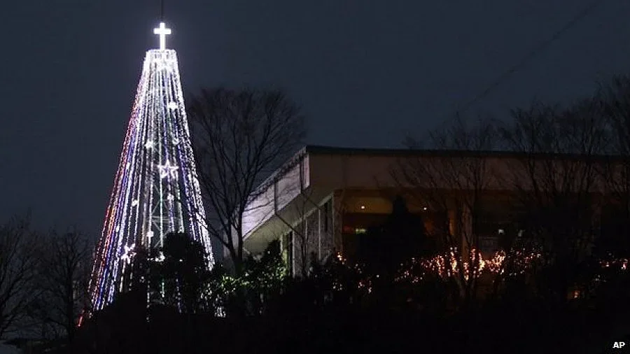 Сеул вдига елха на границата