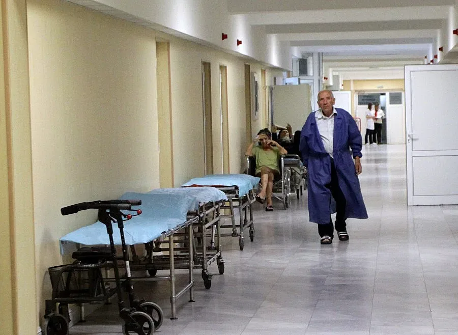 Режат 8 болници от договор с касата