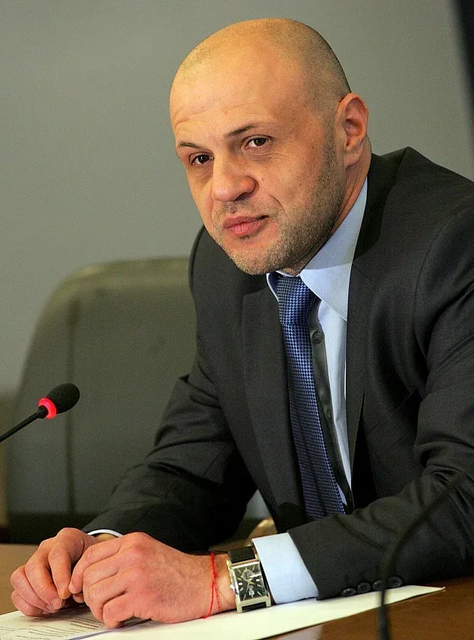 Дончев: България официално не е уведомена с документи за спирането на "Южен поток"