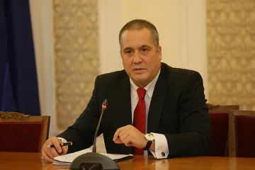 Бинев подава оставка, ако се оттеглят Орхан Исмаилов и Веселин Пенев