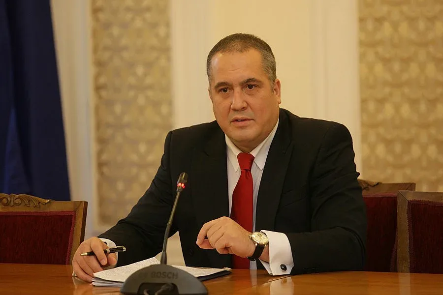 Бинев подава оставка, ако се оттеглят Орхан Исмаилов и Веселин Пенев