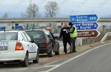 Половината българи: Няма спасение от рушветите