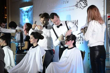 Капанов сътвори прически за принцеси